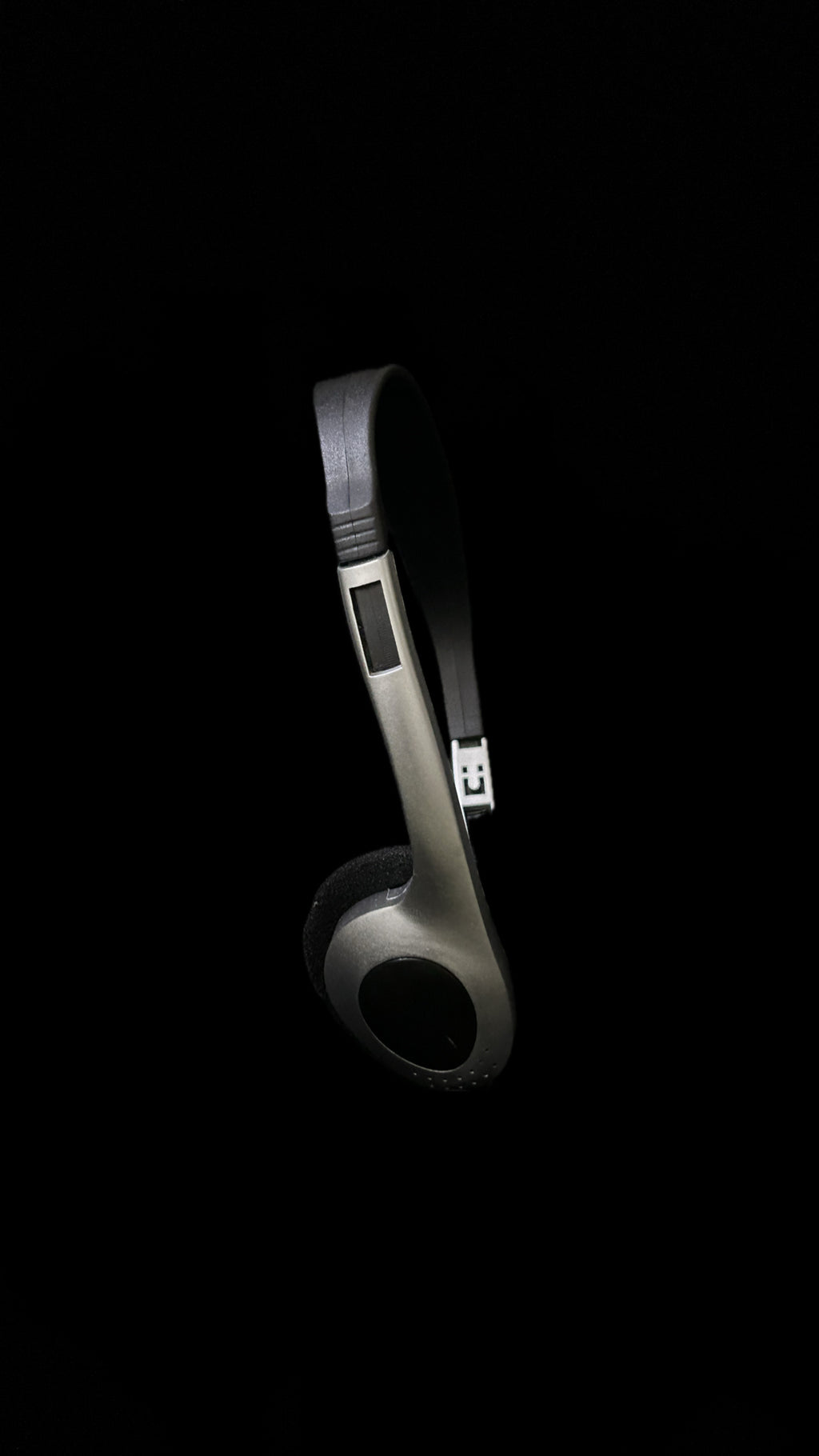 Wired on headphones (3 mm)